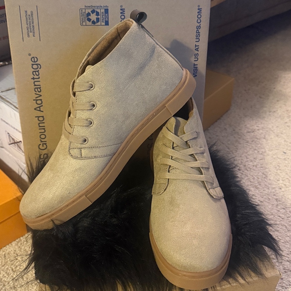 Men's Cushionaire Casual High-Top Chukkas in Tan Suede